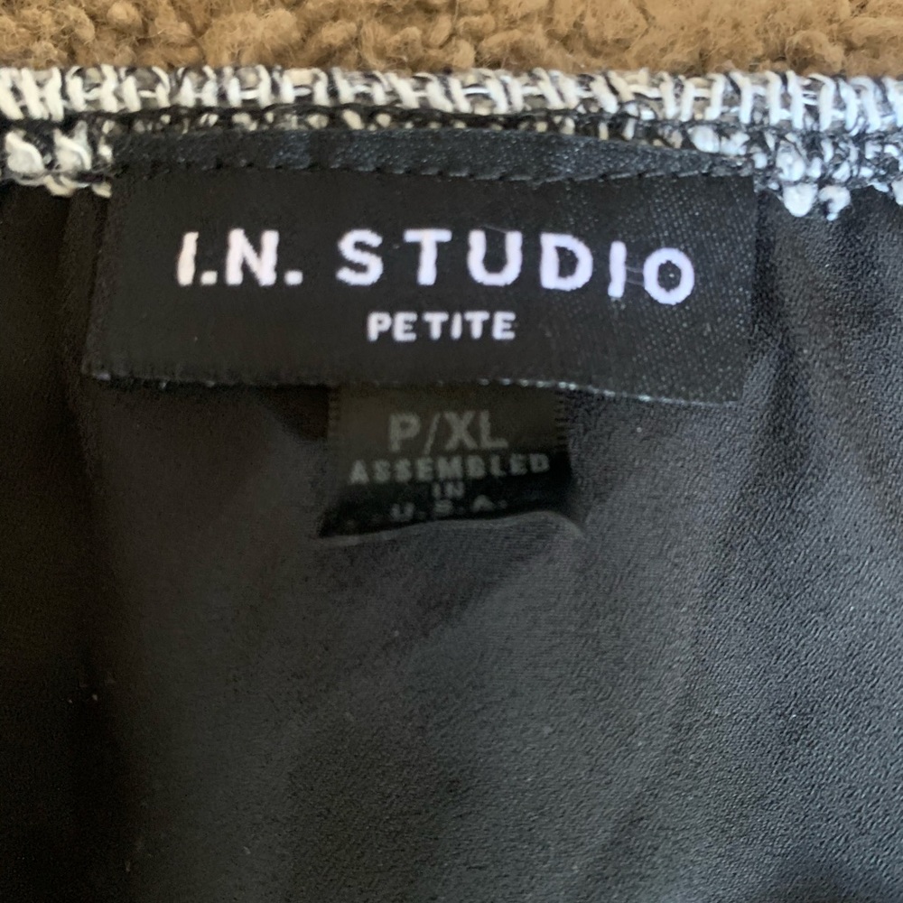 I.N Studio Blouse - Picture 2 of 3